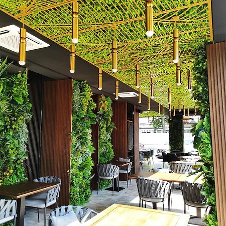 Hotel Kristal Focsani Exterior photo